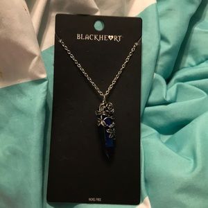 Trying to sell this beautiful Hot Topic necklace